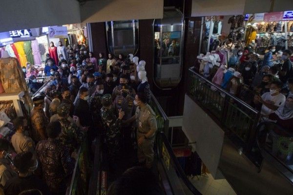 Viral, Ini 7 Potret Pasar Tanah Abang yang Penuh Lautan Manusia