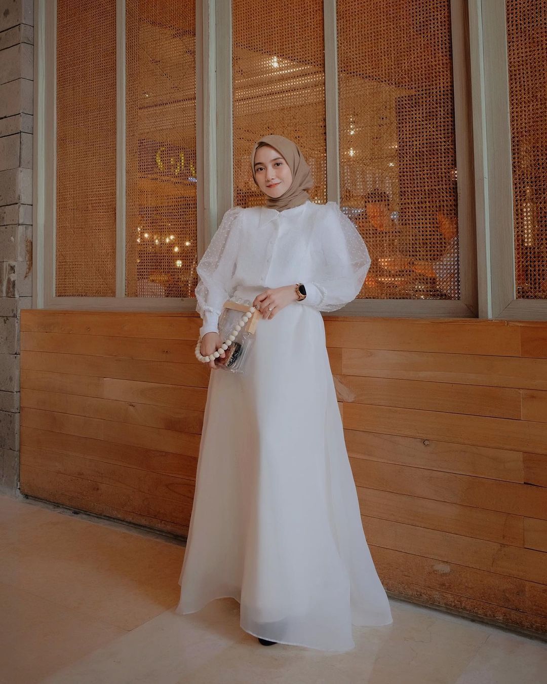 Inspirasi Padu-padan Outfit Puff Sleeves untuk Perempuan Hijab