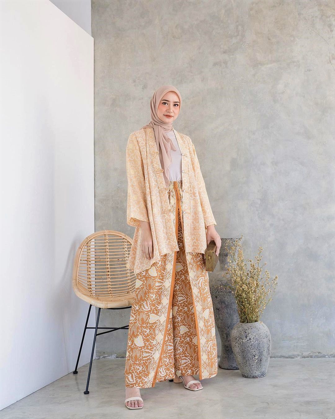 Inspirasi Model Baju Hijab Kekinian untuk Outfit Lebaran
