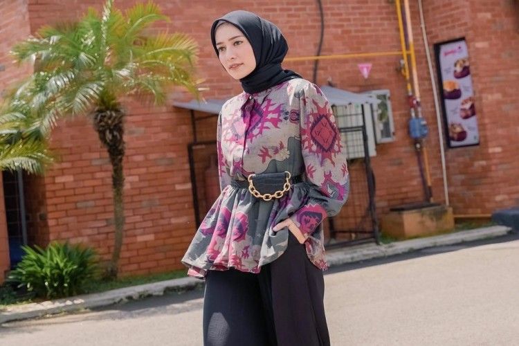 Tips Padu-padan Outfit Hijab dengan Celana untuk OOTD Lebaran