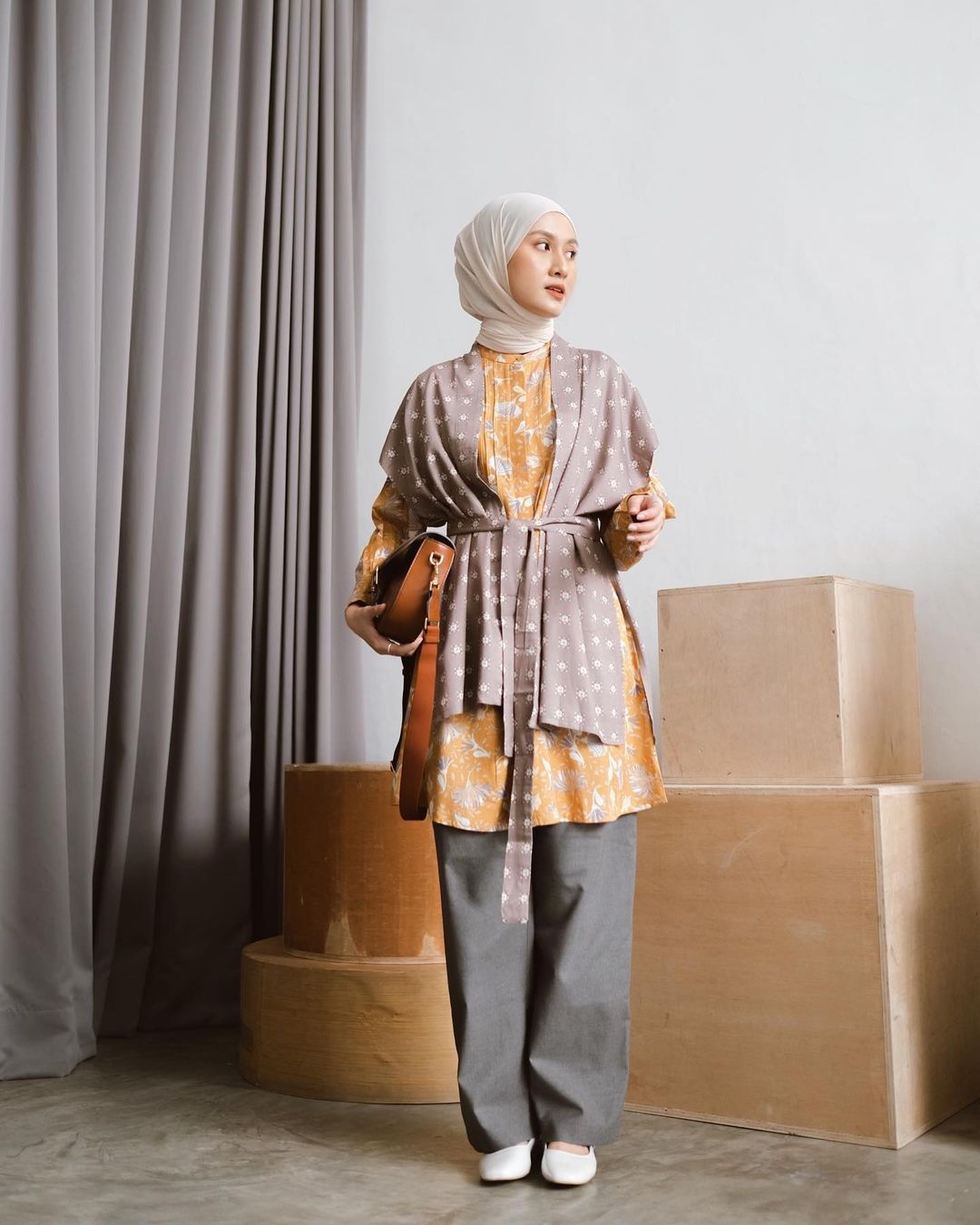 Tips Padu-padan Outfit Hijab dengan Celana untuk OOTD Lebaran
