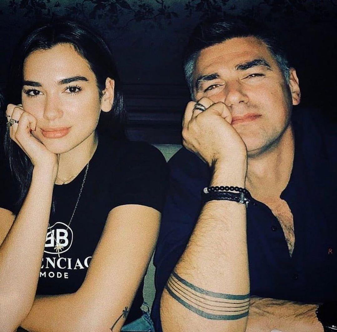 Sering Dikira Kekasih, Begini Gaya Kompak Dua Lipa dan Sang Ayah