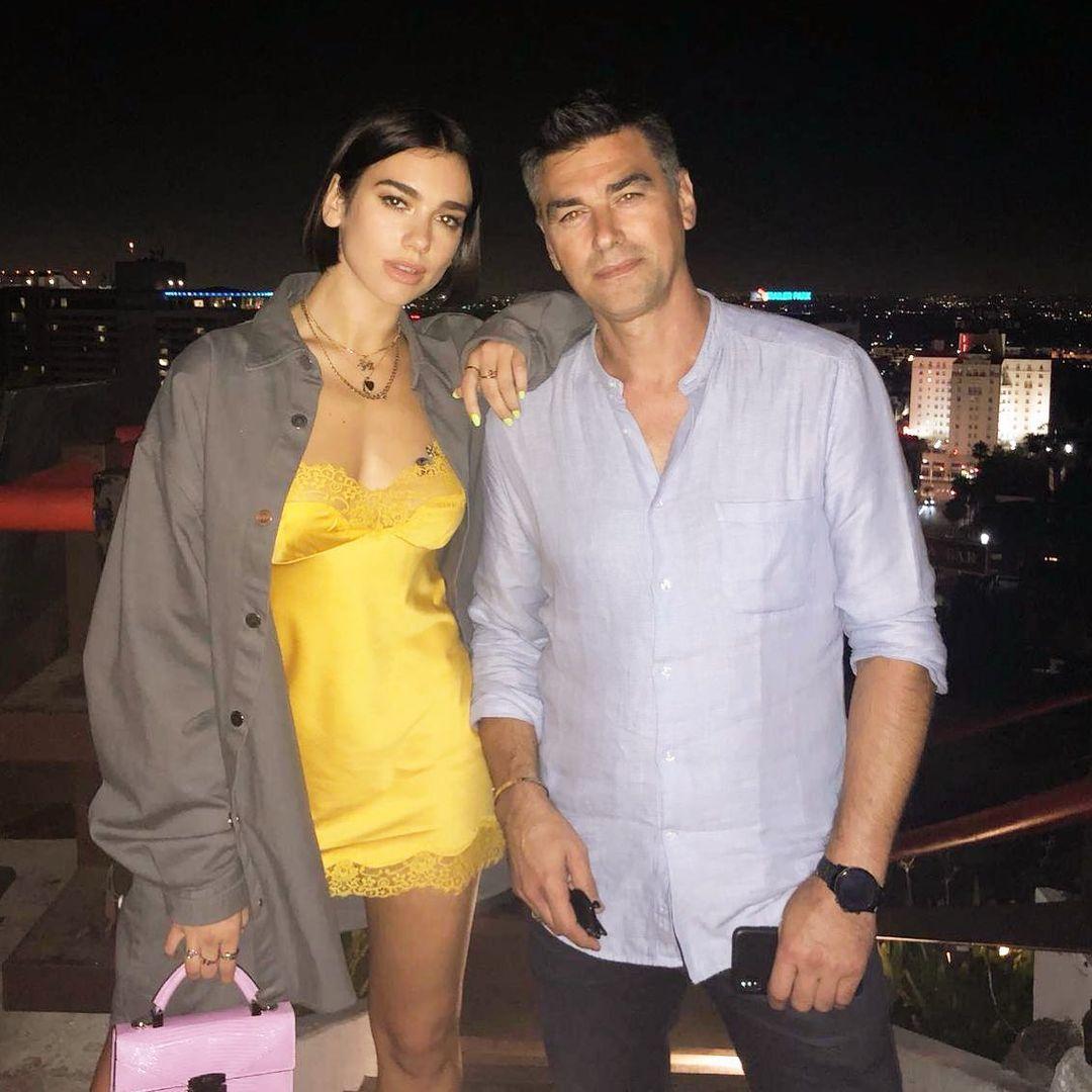 Sering Dikira Kekasih, Begini Gaya Kompak Dua Lipa dan Sang Ayah