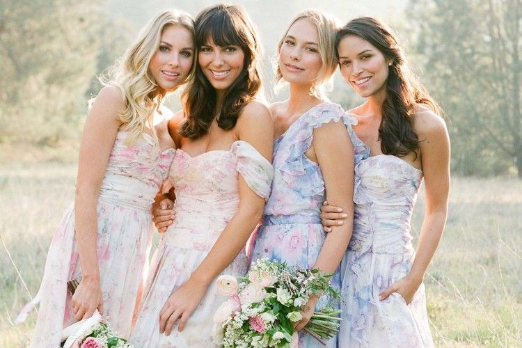 Inspirasi Warna Gaun Bridesmaid yang Cocok untuk Garden Party
