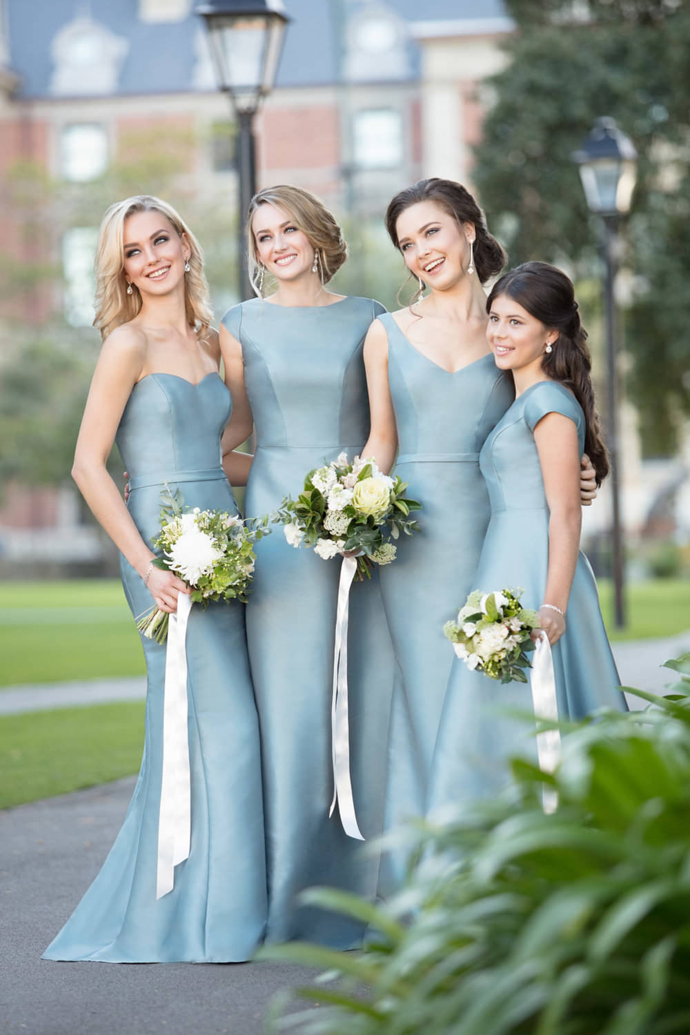 5 Inspirasi Warna Gaun Bridesmaid Untuk Garden Party