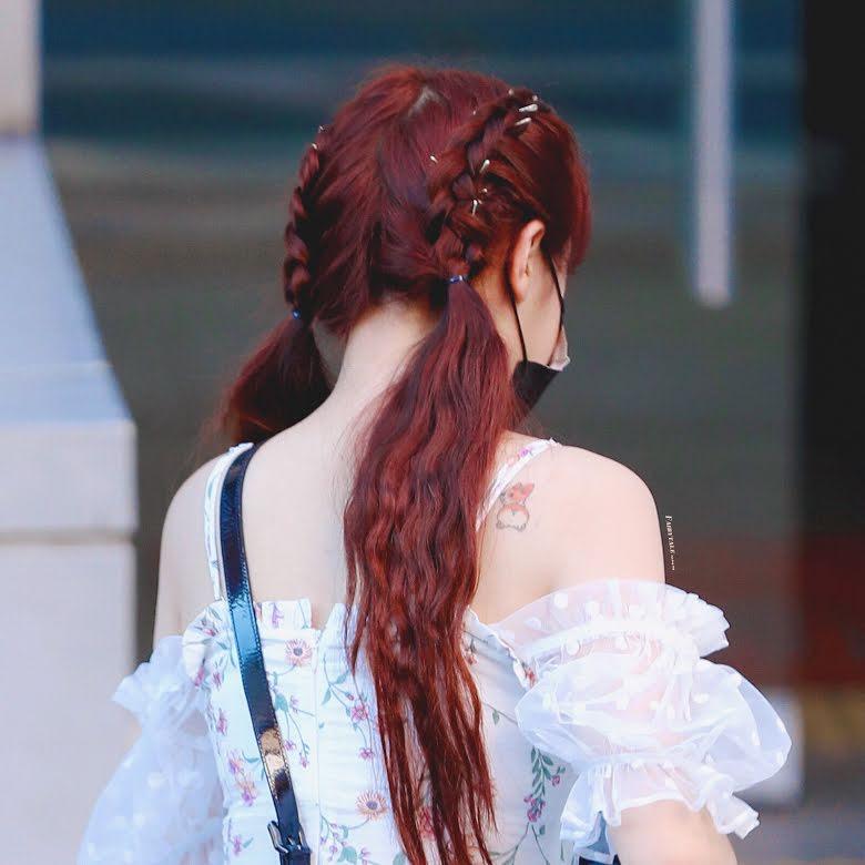 12 Idol Kpop Perempuan yang Tak Takut Pamer Tato