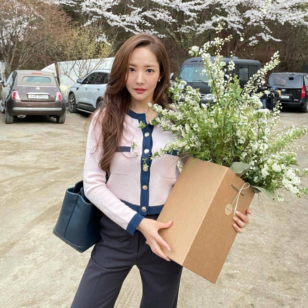 Gaya Manis Park Min Young di Usia  35  Tahun  ABG Banget 