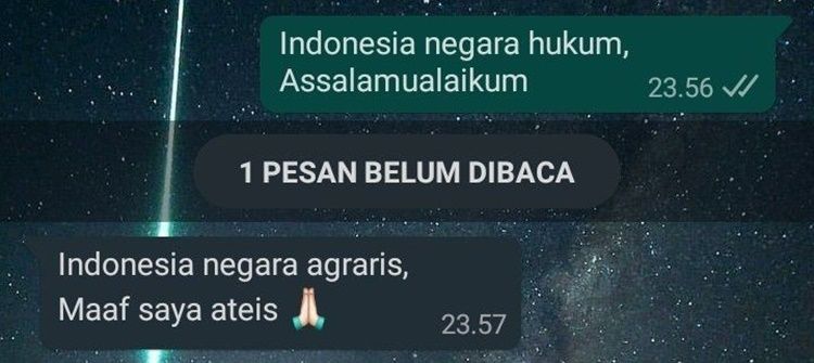 10 Momen Kocak Memulai Chat ke Gebetan Pakai Pantun, Bikin Ngakak!