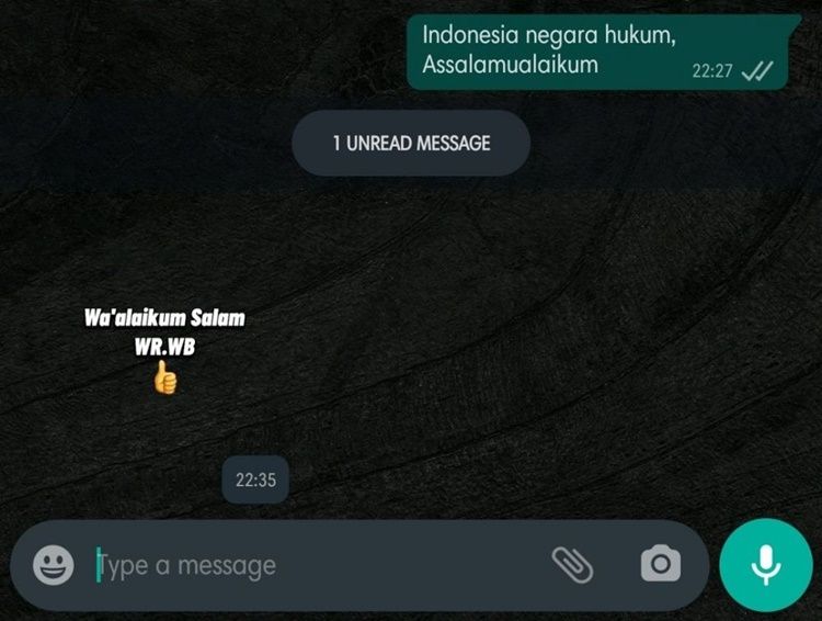 10 Momen Kocak Memulai Chat ke Gebetan Pakai Pantun, Bikin Ngakak!