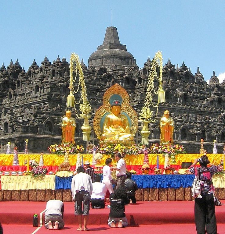 Sejarah Perayaan Waisak, Hari Suci Umat Buddha