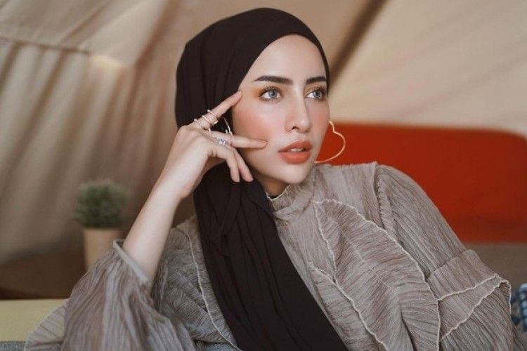 Inspirasi Model Anting yang Cocok untuk Gaya Hijab Turban
