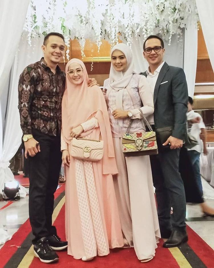Kompak Berkarier, 9 Seleb Ini Beda Nasib dengan Kembarannya Soal Cinta