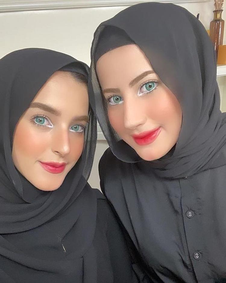 Kompak Berkarier, 9 Seleb Ini Beda Nasib dengan Kembarannya Soal Cinta