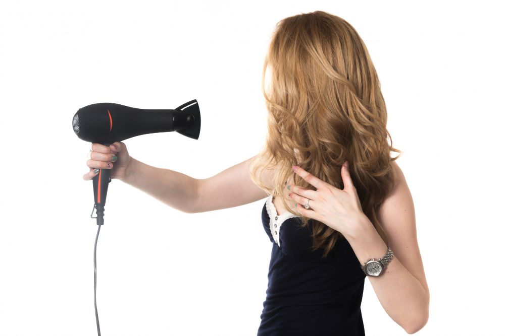 5 Bad Effects of Drying Your Hair Too Much with a Blow Dryer