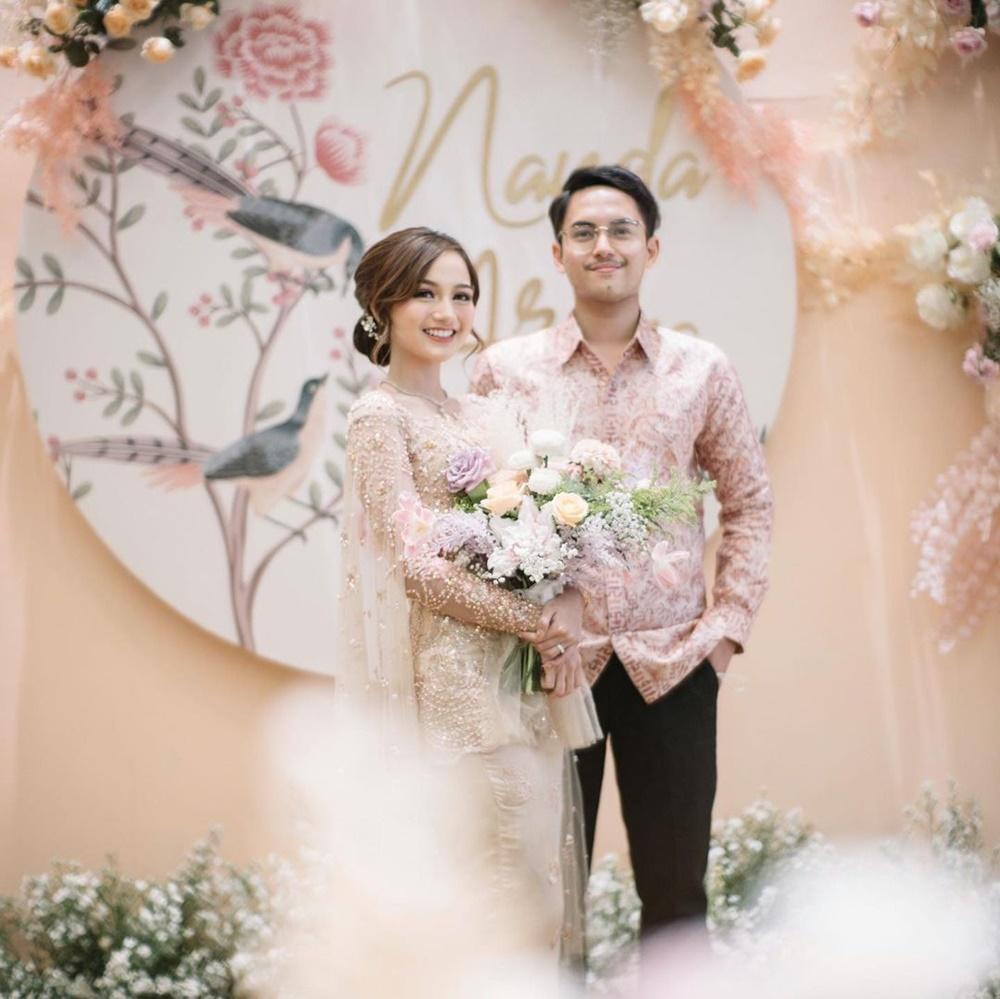 Diberi Mahar Saham, Ini 10 Potret Kisah Cinta Nanda Arsyinta dan Suami