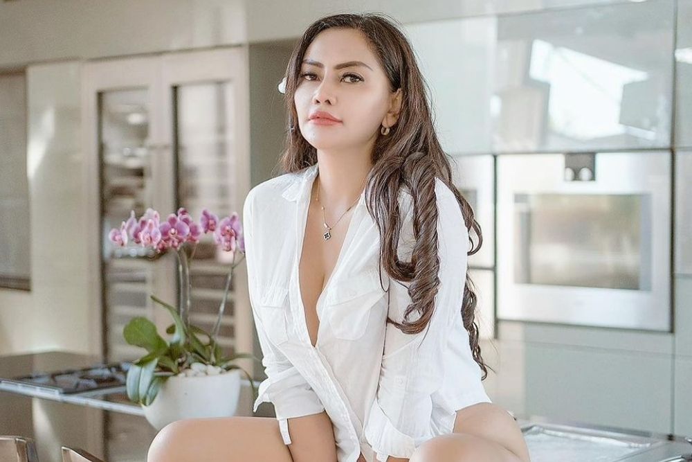 7 Potret Sensual Sisca Mellyana yang Menggugah Hati Kaum Adam  