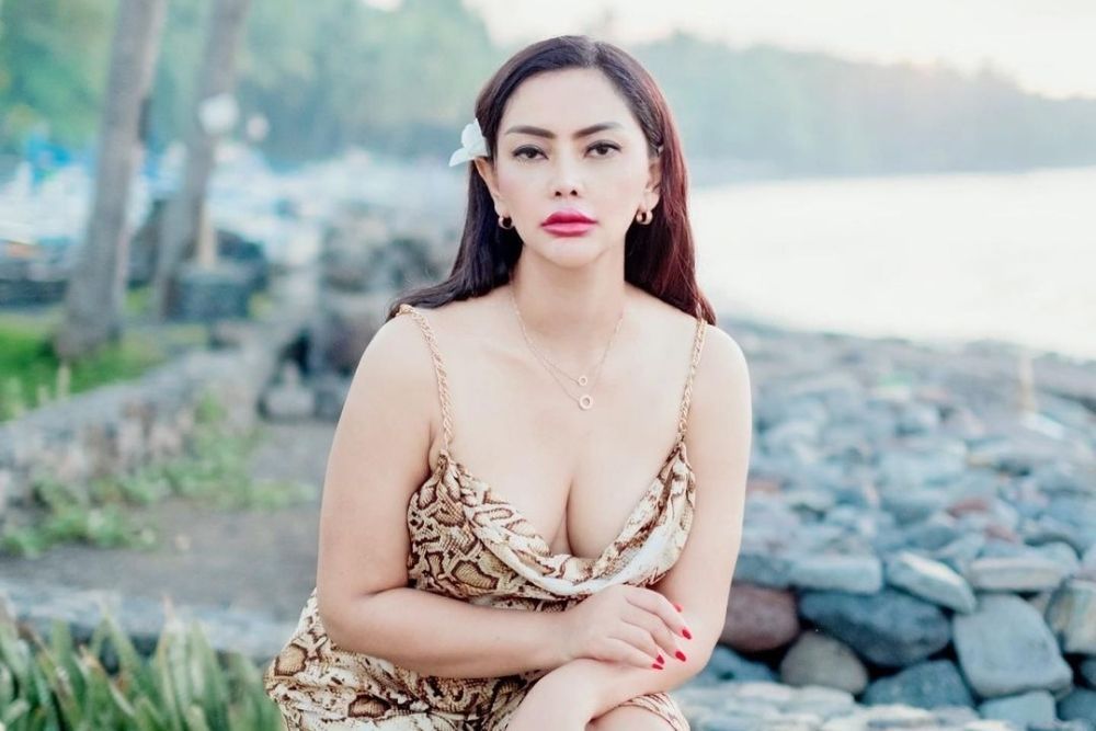 7 Potret Sensual Sisca Mellyana yang Menggugah Hati Kaum Adam  