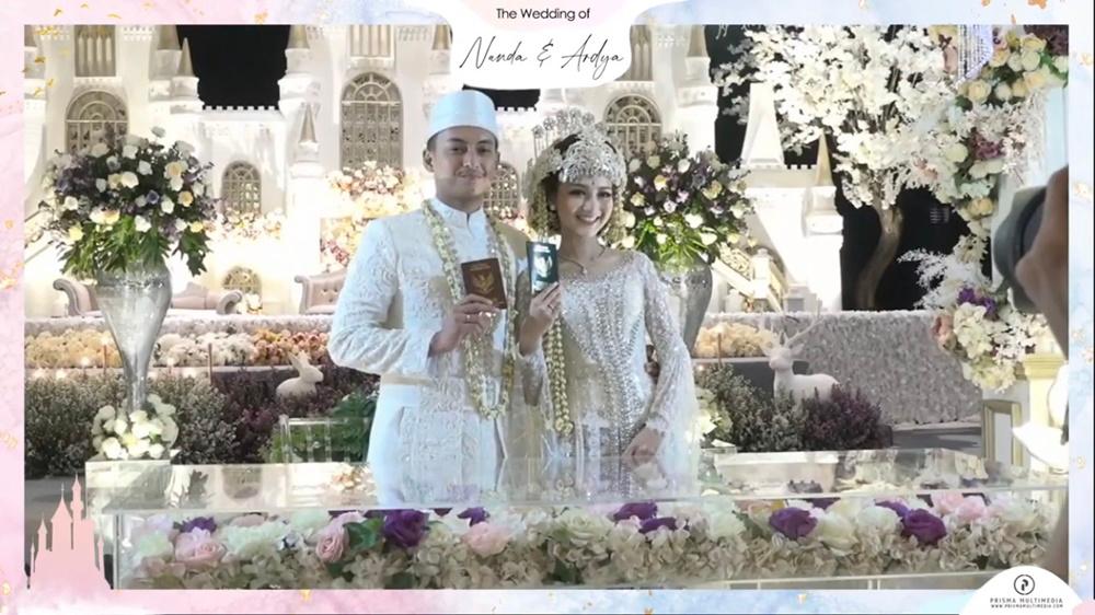 Diberi Mahar Saham, Ini 10 Potret Kisah Cinta Nanda Arsyinta dan Suami