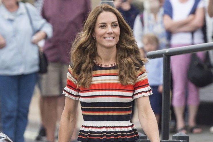 Potret Kate Middleton Pakai Baju Kasual, Layaknya 'Orang Biasa'