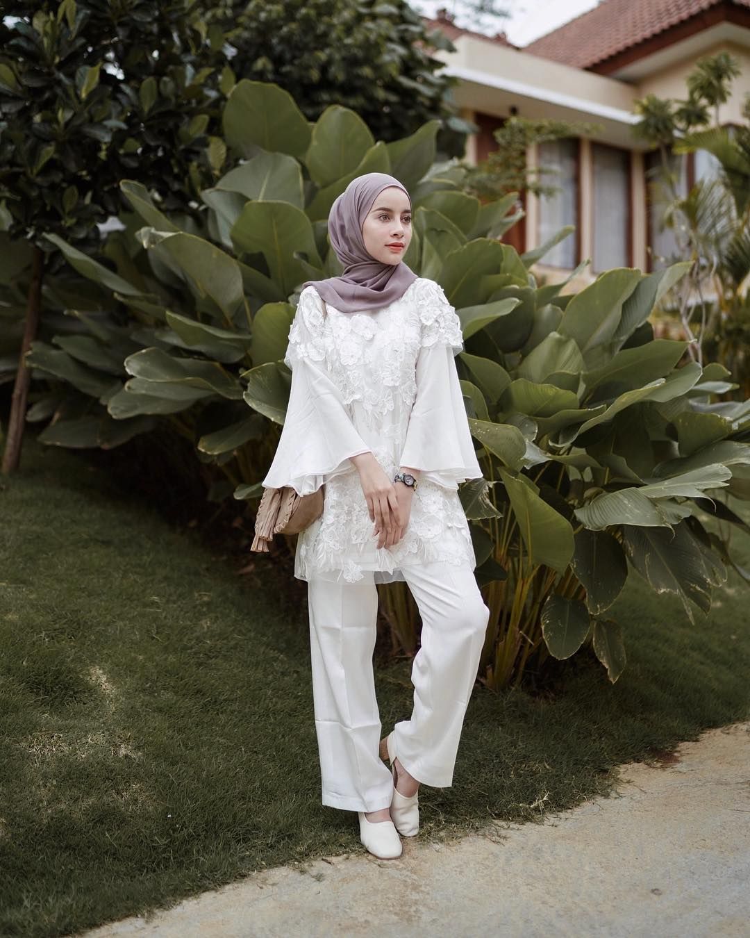 Ide Pakaian Hijab dengan Celana yang Cocok untuk Hadiri Pesta