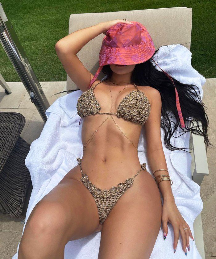 Deretan Aksi Kylie Jenner Pakai Bikini Kekecilan