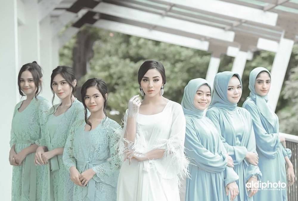 model baju bridesmaid tanpa hijab