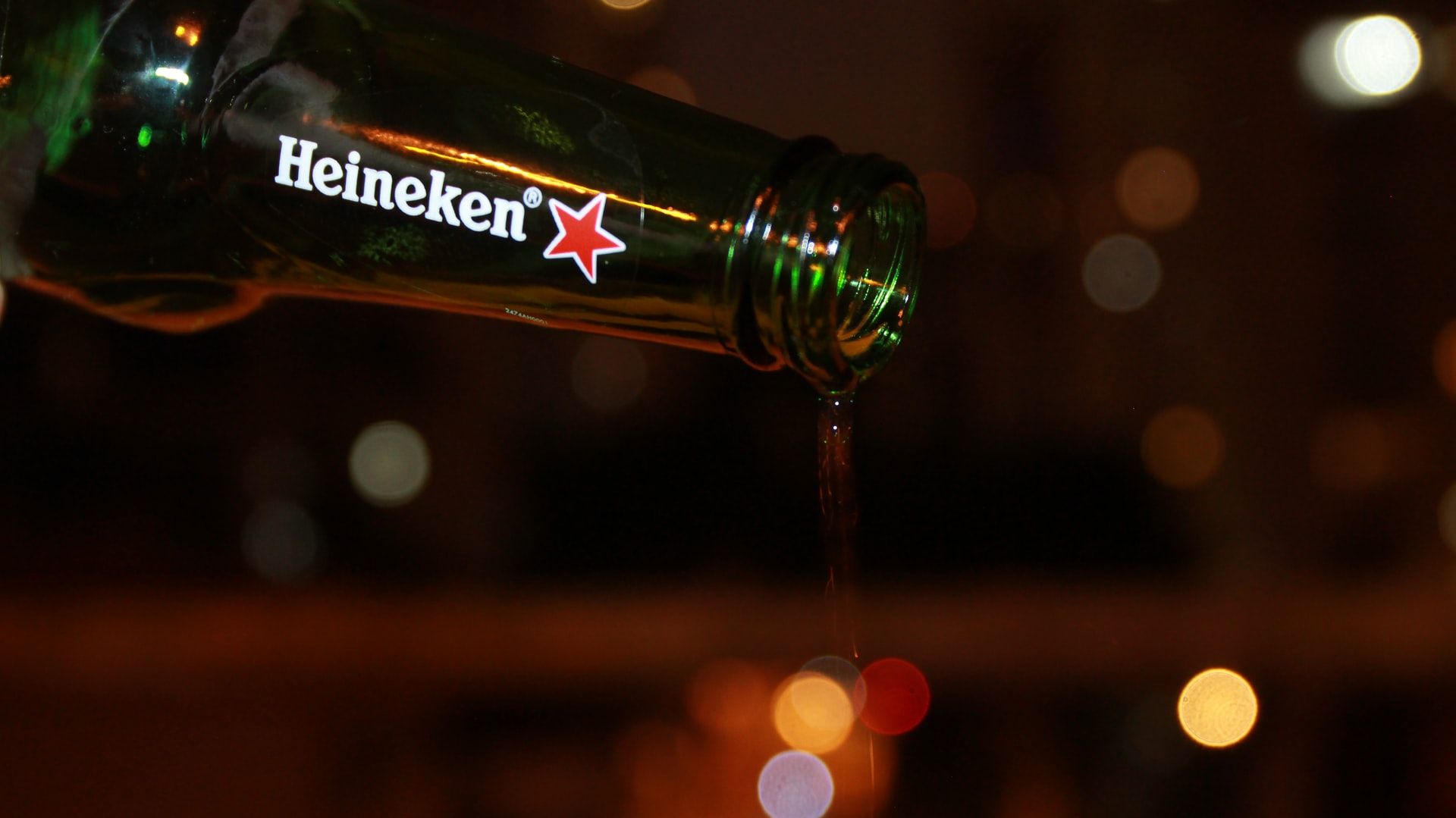 Akibat Paul Pogba Geser Botol, Coca-Cola Lemas, Heineken Puas!