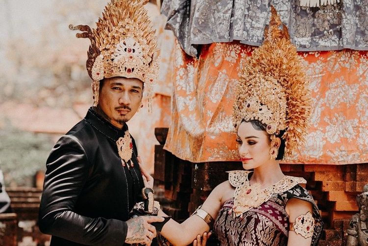 Berdarah Bali, 7 Artis Ini Menikah dengan Agama Hindu