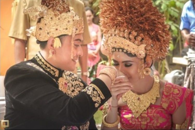 Berdarah Bali, 7 Artis Ini Menikah dengan Agama Hindu