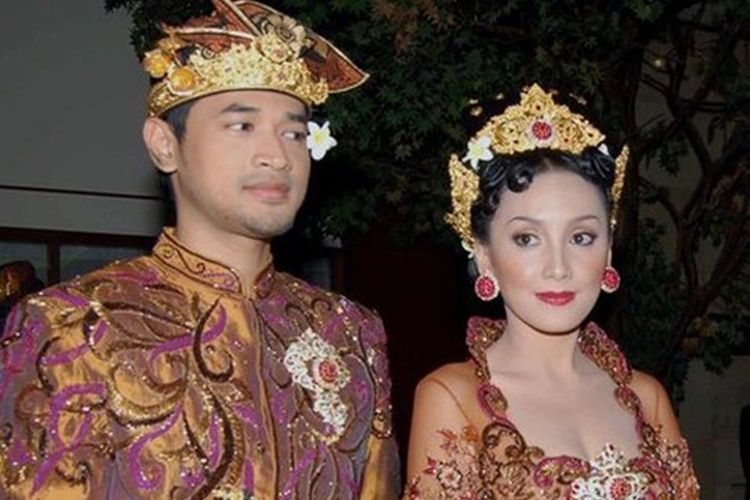 Berdarah Bali, 7 Artis Ini Menikah dengan Agama Hindu