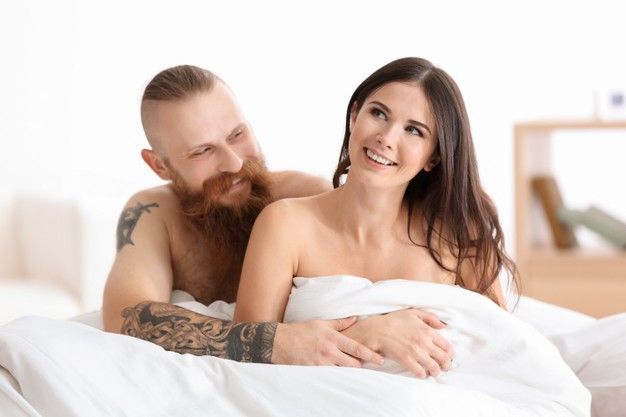 7 Hal yang Harus Kamu Stop di Media Sosial Saat Menjadi Suami Istri