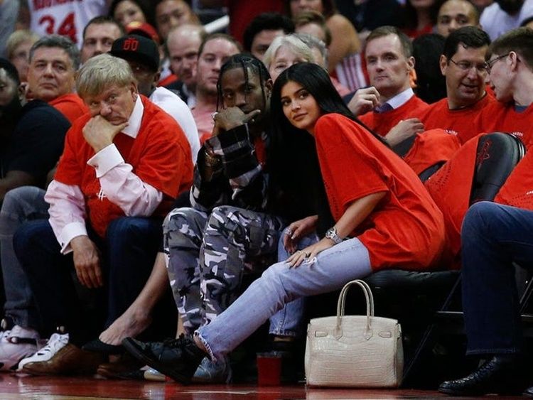 Clbk Begini Perjalanan Cinta Kylie Jenner Travis Scott [ 563 x 750 Pixel ]