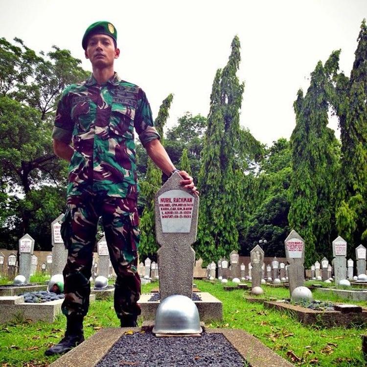 Sedih, 10 Aktor Ini Ditinggal Sang Ayah untuk Selamanya di Usia Muda