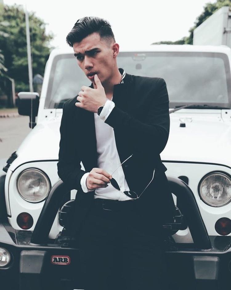 Sedih, 10 Aktor Ini Ditinggal Sang Ayah untuk Selamanya di Usia Muda