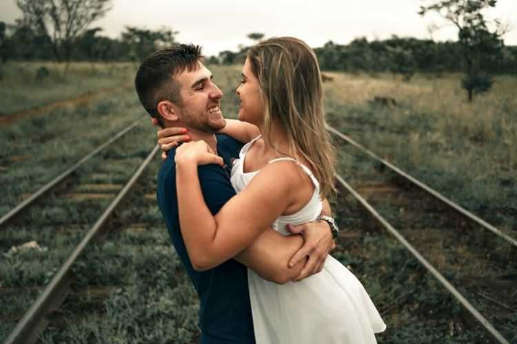 6 Gestur Romantis Ini Bisa Membuat Hubunganmu Lebih Kuat dan Bahagia