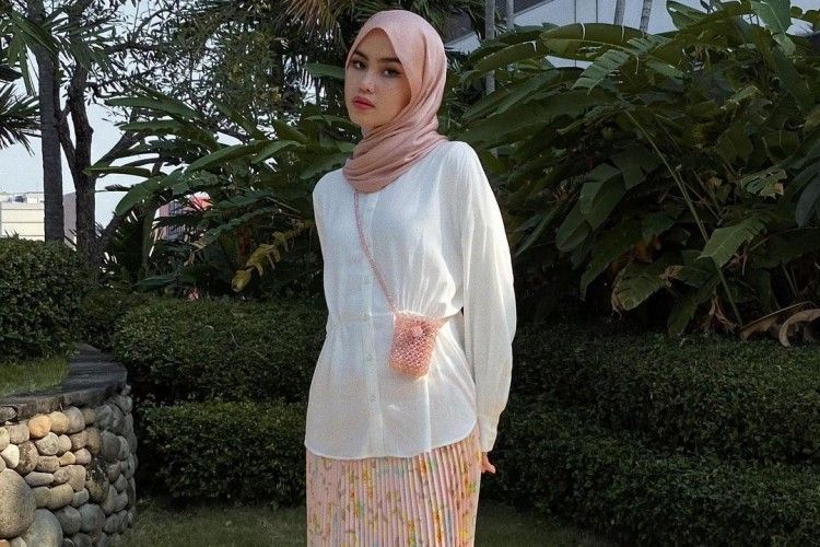 Anti Gerah, Intip Tips Memilih OOTD Hijab saat Cuaca Panas