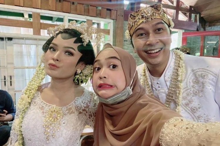 Bikin Kagum! Ini 5 Artis yang Hadiri Pernikahan Karyawannya