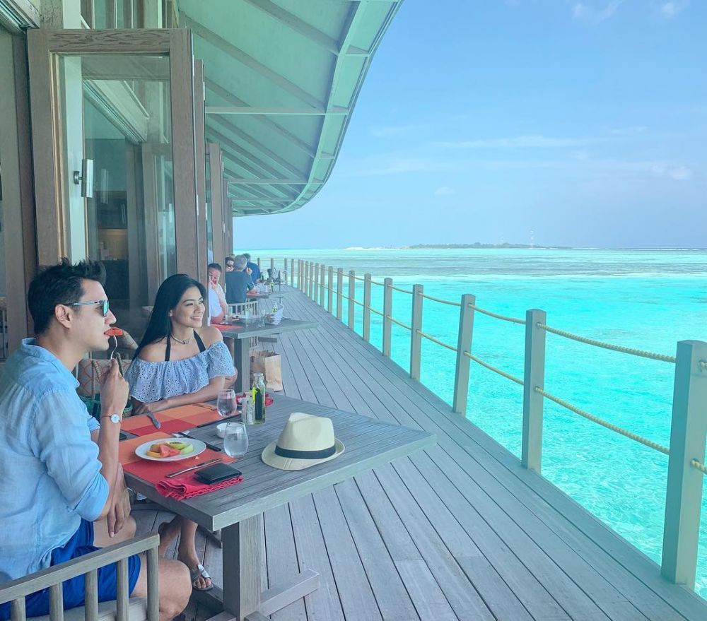 Romantis! 10 Pasangan Artis Indonesia Ini Berbulan Madu di Maldives