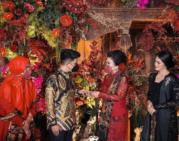 Pacaran Singkat, Intip 10 Momen Lamaran Irfan 'Govinda' dan Kekasih