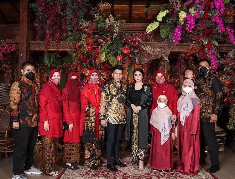 Pacaran Singkat, Intip 10 Momen Lamaran Irfan 'Govinda' dan Kekasih