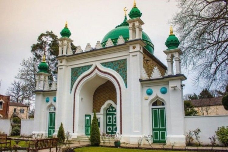5 Masjid Indah Menawan di Inggris, Rekomendasi Wisata Ramah Muslim!