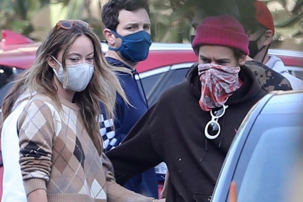5 Potret Mesra Harry Styles & Olivia Wilde, Ciuman di Atas Kapal!
