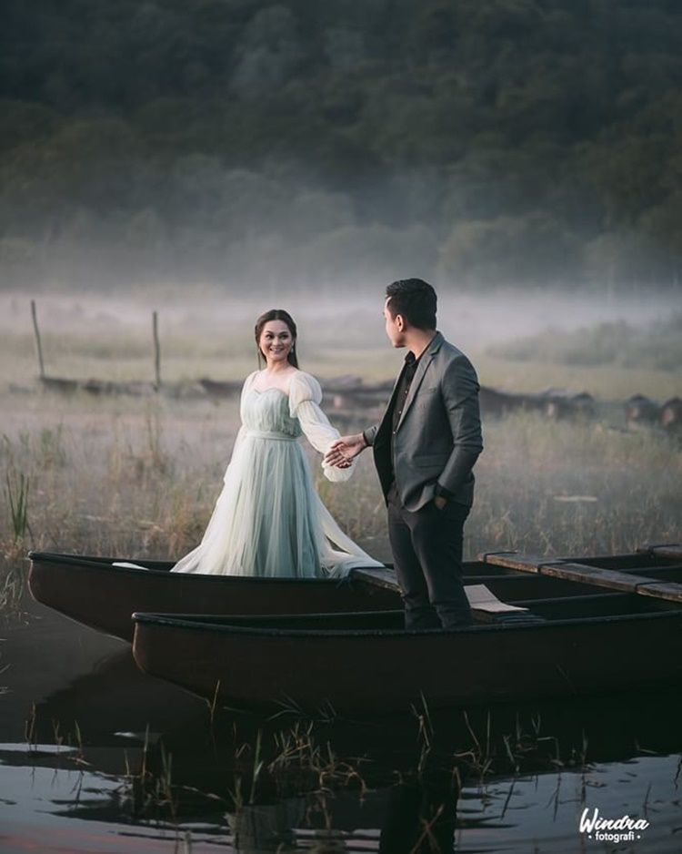 10 Foto Pre-Wedding Lutfi Agizal dan Nadya Indry, Pakai Adat Bali!