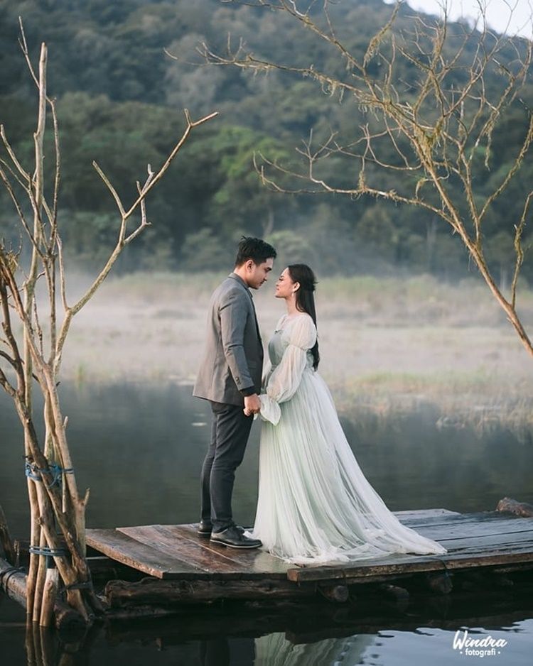 10 Foto Pre-Wedding Lutfi Agizal dan Nadya Indry, Pakai Adat Bali!