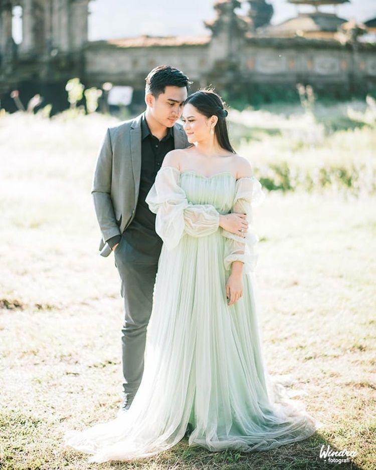 10 Foto Pre-Wedding Lutfi Agizal dan Nadya Indry, Pakai Adat Bali!