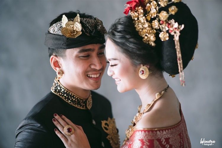 10 Foto Pre-Wedding Lutfi Agizal dan Nadya Indry, Pakai Adat Bali!