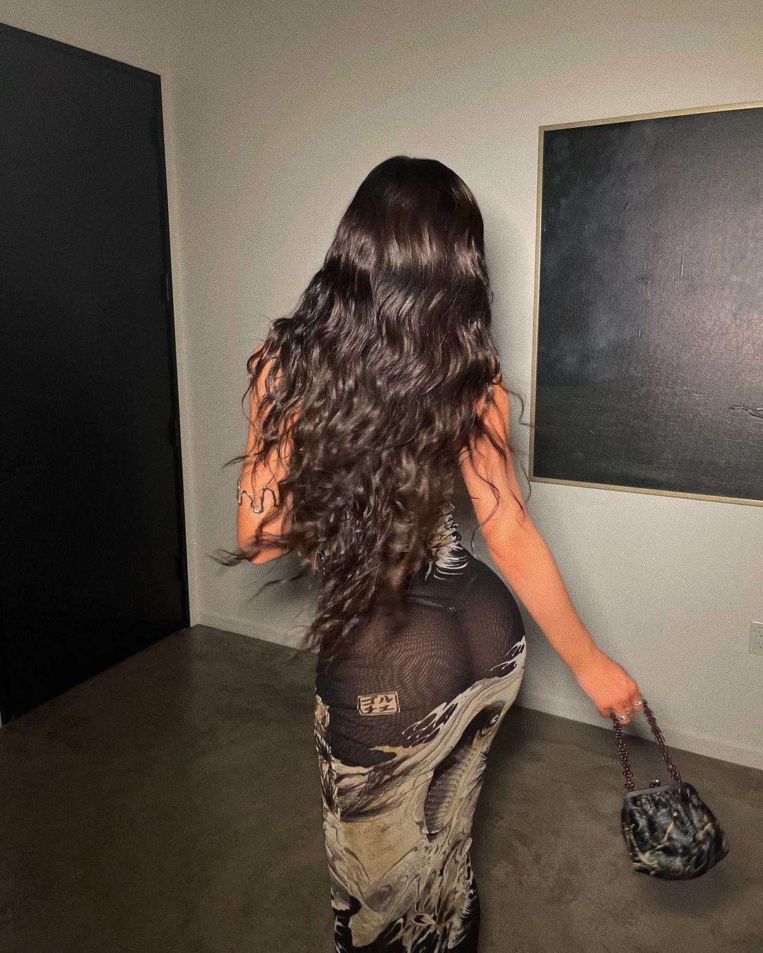 Terlalu Frontal! Kylie Jenner Foto Pamer Bokong