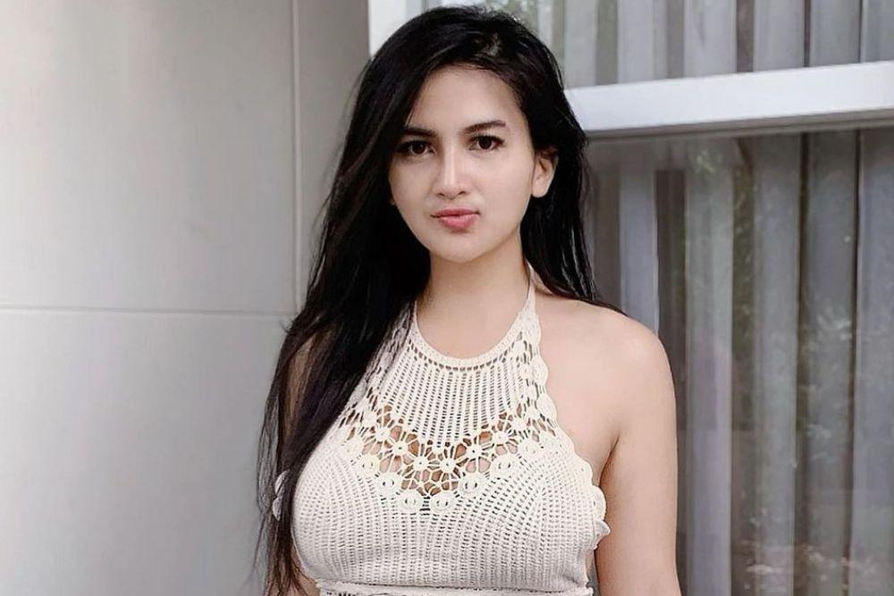 Sensual dan Seksi, Begini Aksi Diana Dee di Media Sosial 