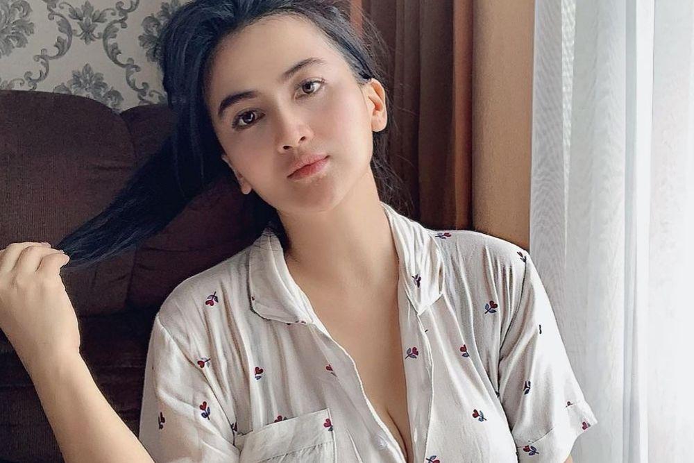 Sensual dan Seksi, Begini Aksi Diana Dee di Media Sosial 