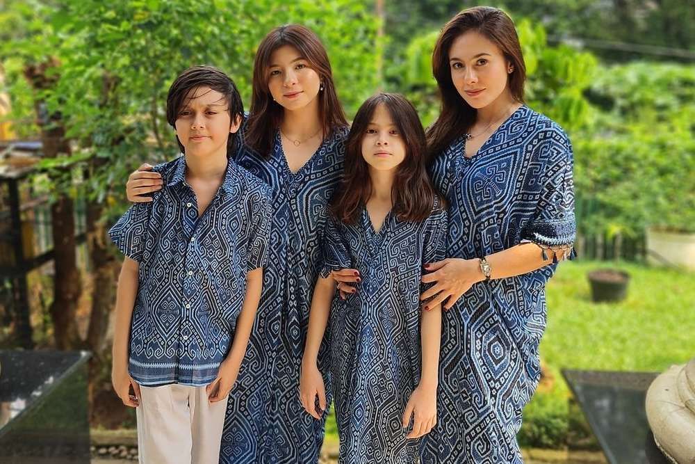 9 Potret Bahagia Artis Single Mother Usia Kepala 4 dengan Anaknya